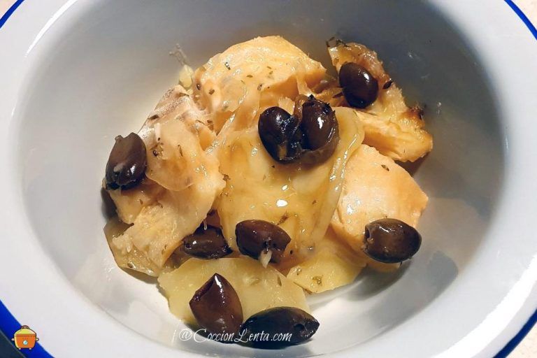 Bacalao con patatas y aceitunas